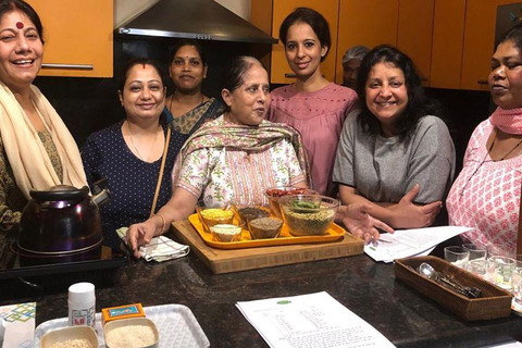 Delhi: Lyxig indisk matlagningskurs med marknadsturDelhi: Lyxig indisk matlagningskurs med marknadsrundtur