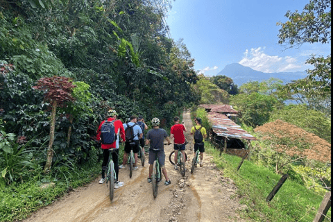 Medellín: Mountain Bike Tour with Lunch and Pickup