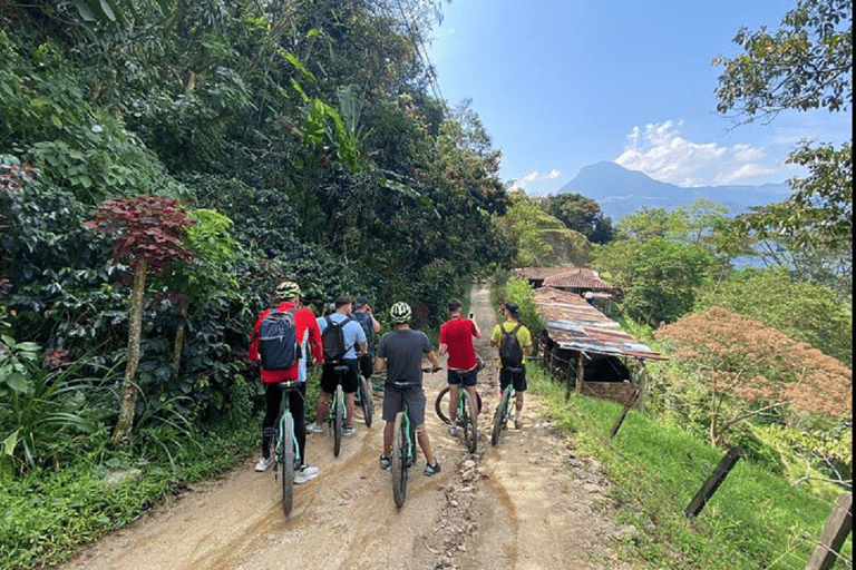 Medellín: Mountain Bike Tour with Lunch and Pickup