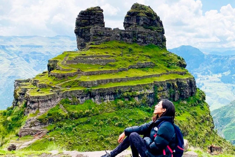 Cusco: Trekking to Waqrapukara 1 day + Meals