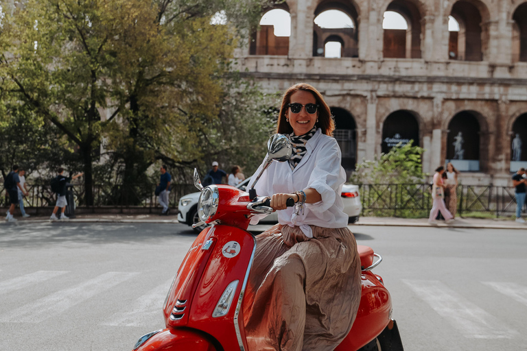 Rome: Vespa Ride in the Streets with Photography Vespa tour