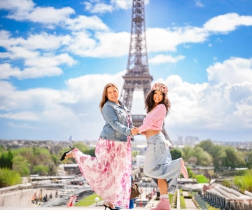 Paris: Eiffel Tower Photoshoot - Spring Romantic Special