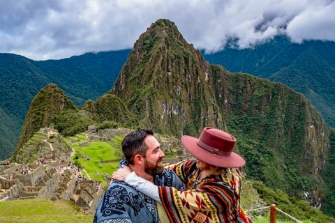 Van Cusco: groepstour van een hele dag door Machu PicchuMachu Picchu-tour met panoramische treinkaartjes