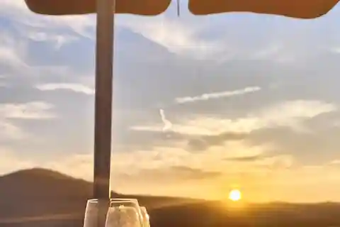 Dîner romantique au coucher du soleil avec cocktail de bienvenue sur le lac Vico