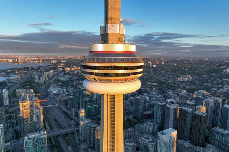 Toronto CN Tower Private Tour mit zeitlich begrenzten Tickets. Foto: GetYourGuide