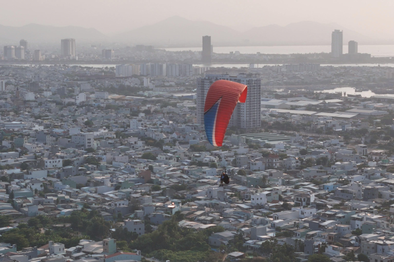 Da Nang Privates Gleitschirmfliegen am Monkey MountainDa Nang Paragliding auf dem Son Tra Berg alias Monkey Mt