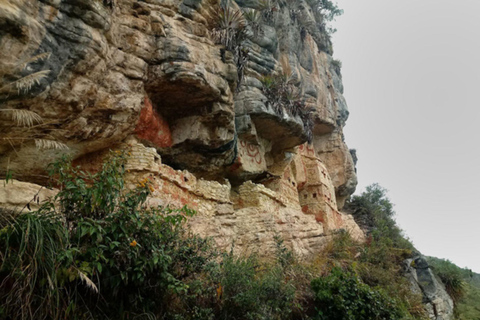 Chachapoyas: Mausoleos de Revash y Museo de Leymebamba