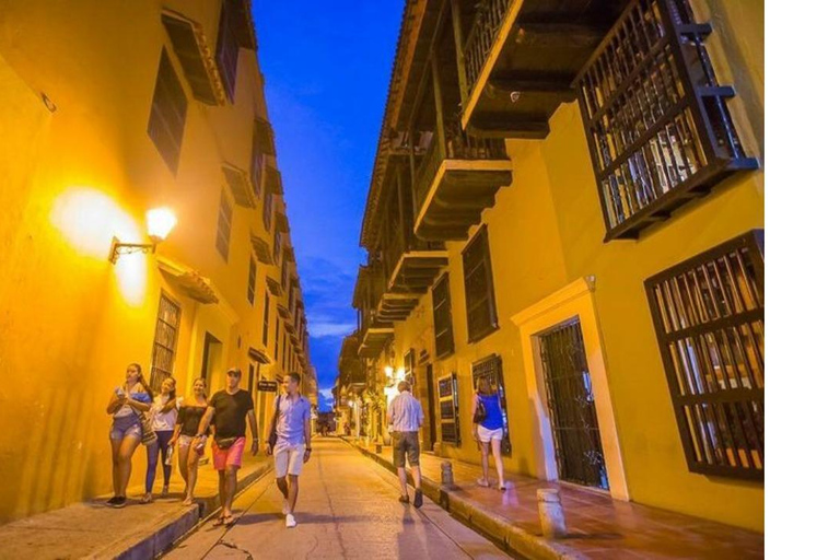 Cartagena bei Nacht: Historische Tour, typisches Abendessen + Süßigkeitenverkostung