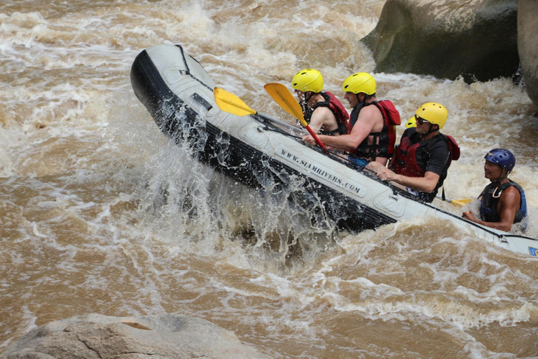 Chiang Mai Raften in de Mae Taeng rivier met Thais buffetChiang Mai Raften in de Mae Taeng-rivier met Thais buffet