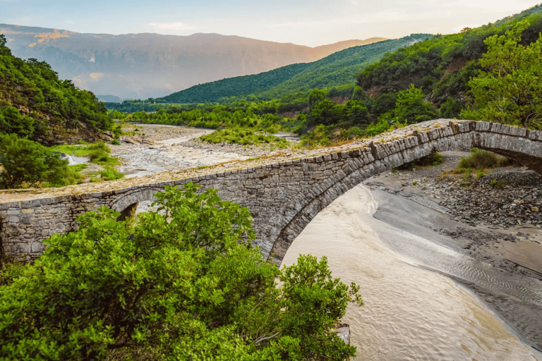 De Tirana/Durres/ : Permet, thermes et canyon