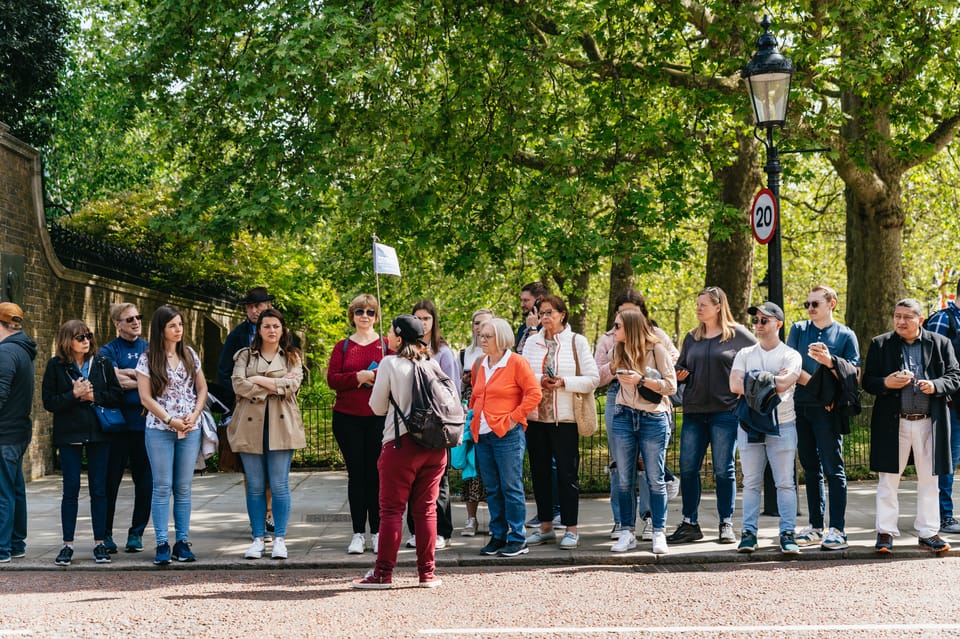 London: Changing of the Guard Walking Tour Experience | GetYourGuide