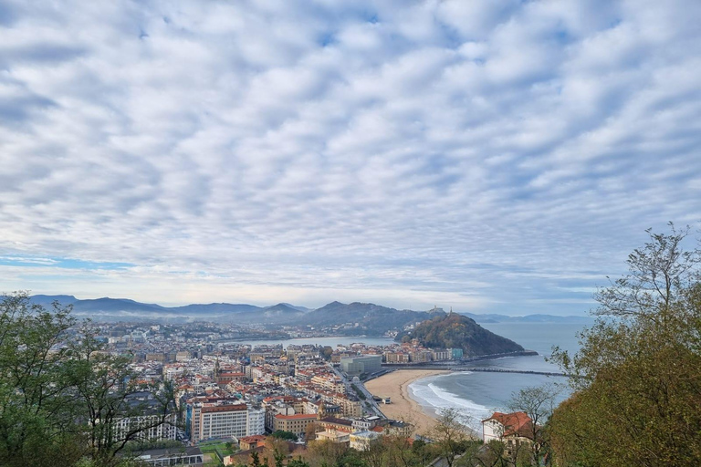 San Sebastián: Guided Hiking Tour with Car Transfer