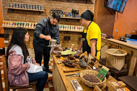 Quito: Immersive Historic Center, Sightseeing Tour, and Cocoa Food Tasting Quito: Immersive Historic Center, Sightseeing Tour, and Cocoa Tasting