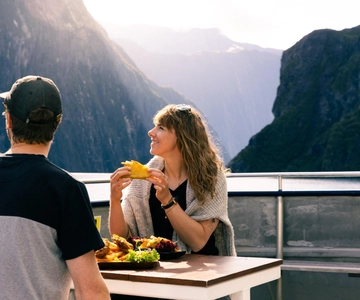 Vanuit Queenstown: Milford Sound Cruise en Dagtrip met de bus