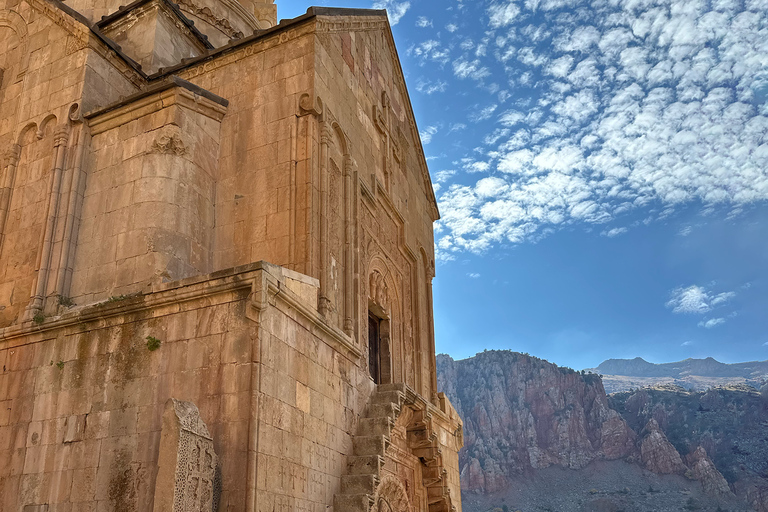 从埃里温出发：霍尔维拉普、诺拉万克、杰尔穆克和鸟洞霍尔维拉普、诺拉旺克、杰尔穆克私人观光（不含导游）