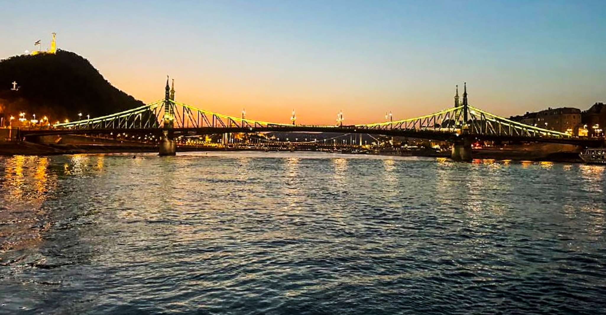 Budapest: City Highlights Sightseeing Cruise photo 5