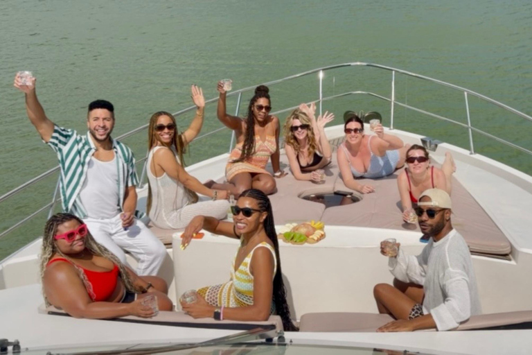 Da Nang: Private Luxury Yacht & Dragon Bridge Fire Show Luxury 2-Hour Ocean Mansion Yacht Charter – 4-Bedroom Bliss