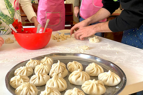 Tbilisi: Khinkali kookles bij een lokale familie