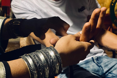 Salamanca: Quiromancia, come and discover your path in your hands Salamanca: Quiromancy, come and discover your path in your hands