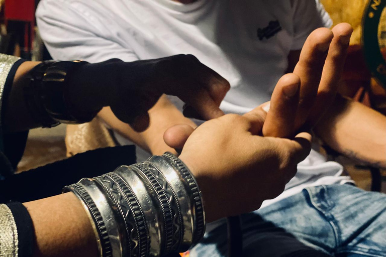 Salamanca: Quiromancia, come and discover your path in your hands Salamanca: Quiromancy, come and discover your path in your hands