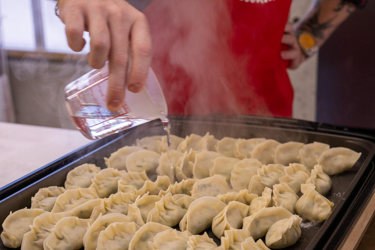 Osaka : Cours de cuisine et dégustation de saké avec visite du marché local