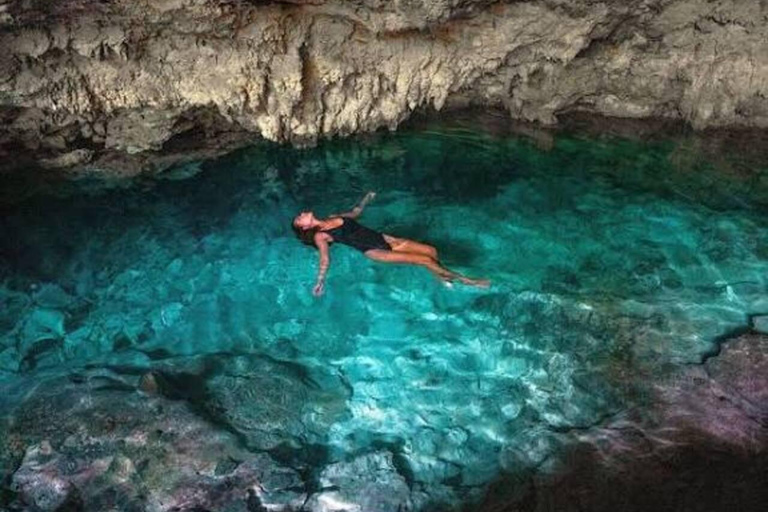 Zanzibar: Privat Jozani-skogen, Kuza-grottan och Rock RestaurantZanzibar: Privat Jozani-skogen, Kuza-grottan och Rock-restaurangen