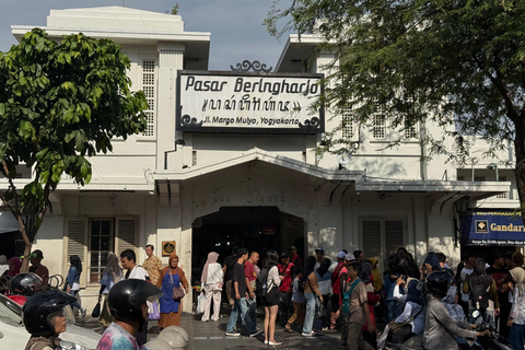Yogyakarta: Sultan Palace and Water castle Guided Tour Water castle Guided Tour