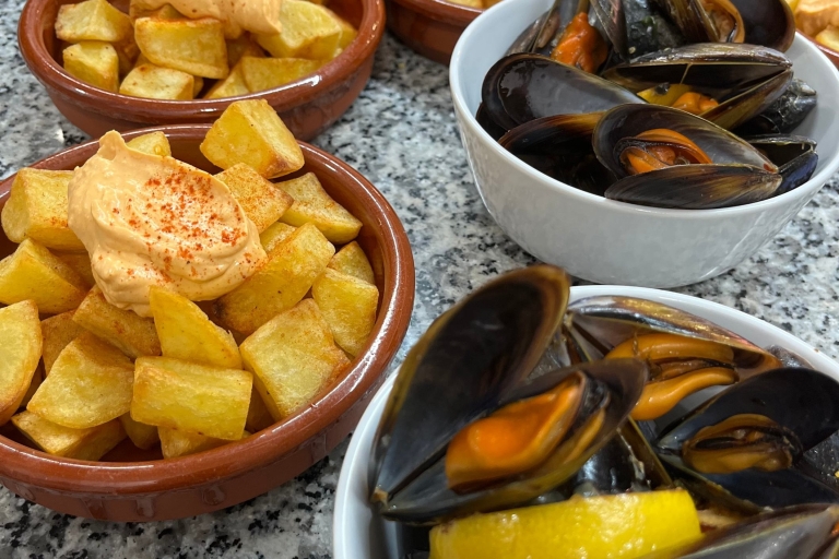 Valencia: Taller guiado de paella, tapas y bebidasTaller de paella de marisco