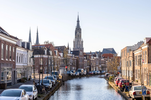 Delft City Center; Private Photoshoot & Guided Walk Classic Delft Walk