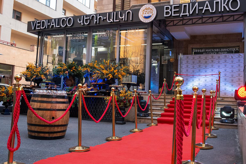 Tour de la ciudad a pie en Ereván con Brandy, 5 Vinos y Pan