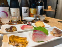 Savourez le saké japonais avec des sashimis frais à Tsukiji! - Housity
