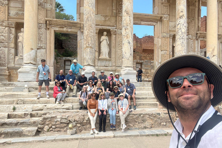 Au départ de Kusadasi : Éphèse, maisons en terrasse et temple d'ArtémisVisite privée à prix spécial pour les groupes de plus de 5 personnes.