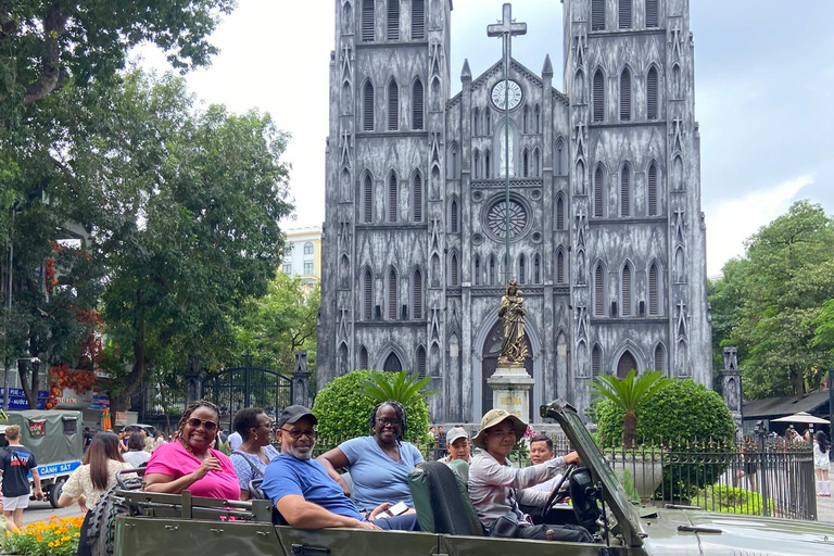 河内吉普车探索之旅：河内希尔顿、城堡、B52和火车站乘坐吉普车探索河内市