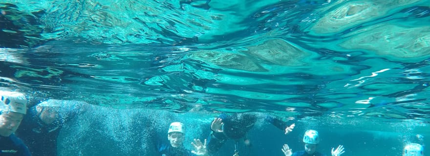 Río Verde, Otivar, Grenade : canyoning dans des eaux cristallines, saut et descente en rappel.