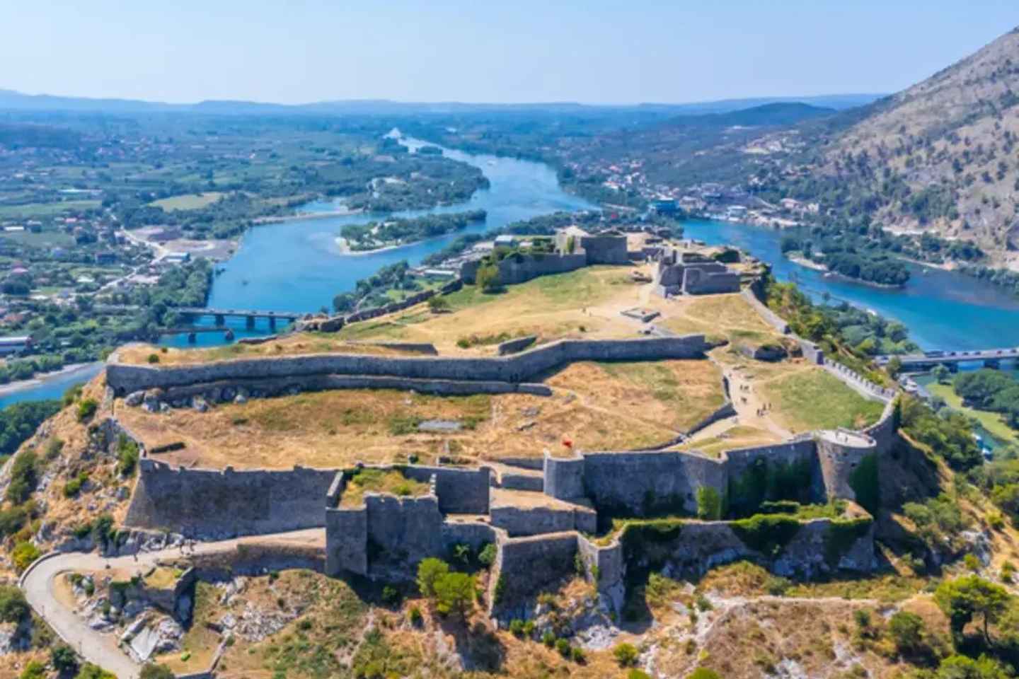 From Tirana: Kruja und Bovilla-See Tagesausflug mit Kaffee …