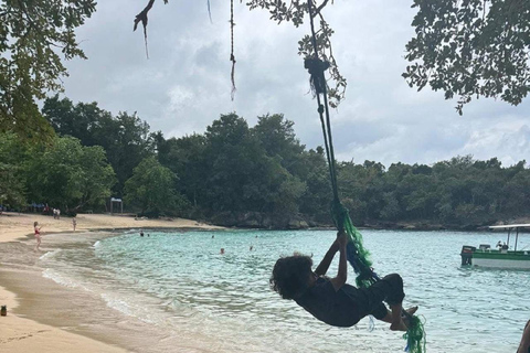 Puerto Plata: Catamaran Party with Snorkeling and Open Bar