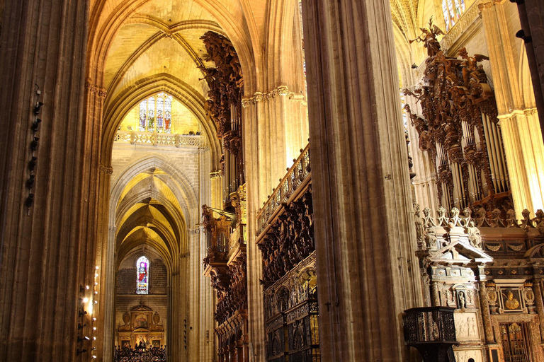 Séville : Visite guidée de la cathédrale et de la tour Giralda avec billetsVisite en espagnol