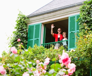 From Paris: Monet Garden & Giverny Bike Tour and Picnic Stop
