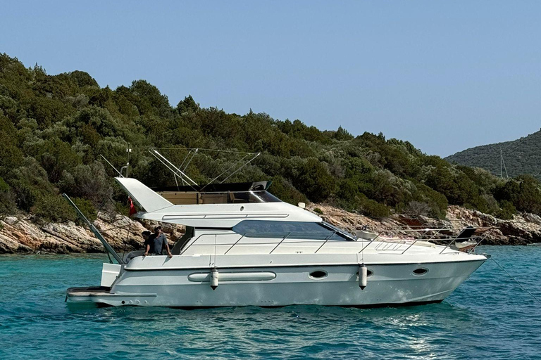 Bodrum: Private Motoryacht Tour with swimming stops & lunch