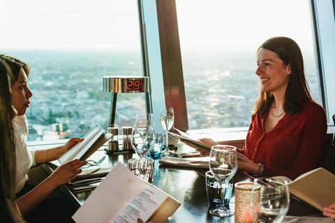 Berlin TV Tower: Fast View Entry with 3-Course Dinner