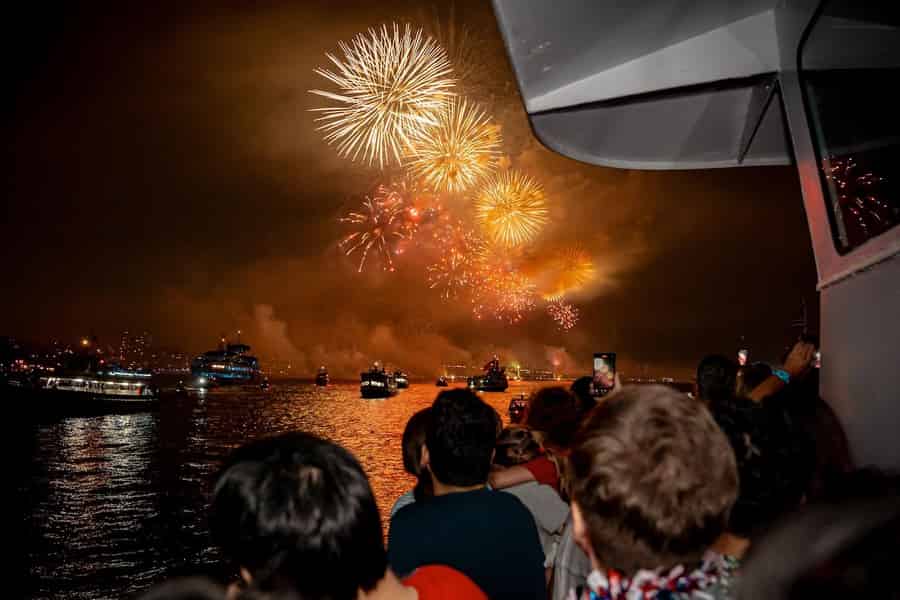 NYC: Familien-Feuerwerksparty am 4. Juli mit Kreuzfahrt, offener Bar und Buffet. Foto: GetYourGuide
