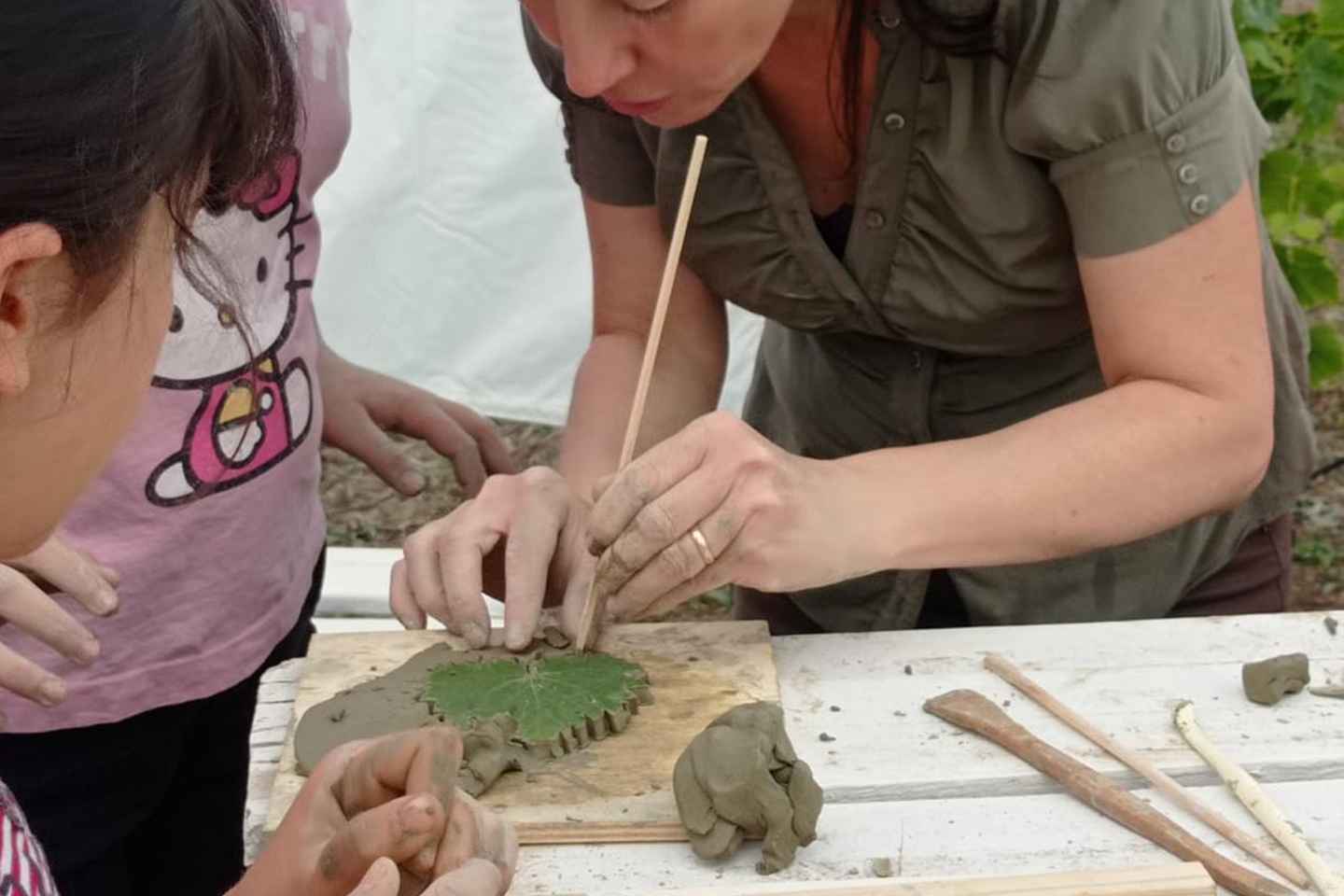 Santa Maria Imbaro: Lab. Modellazione dell'Argilla con Picnic tra gli ulivi