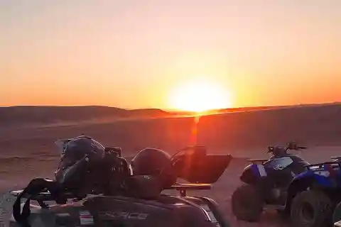 Marrakech: Quad, giro in cammello, tramonto, cena con spettacolo