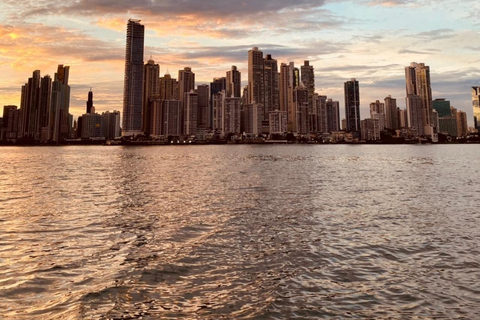 Panama: Panoramic Tour of Historic Areas and Scenic Viewpoints Panama: Panoramic Tour with Historic Areas and Photo-Optimal Viewpoints