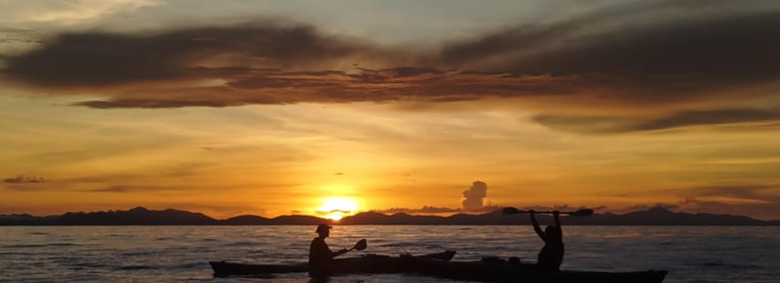 Coron : parcours de kayak au coucher du soleil sur l'île de Coron