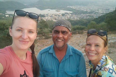 Jaipur : Sightseeing in Traditional Tuk TukJaipur : Sightseen For Local Tour Guide Driver