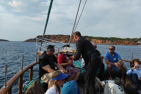 Athen: Agistri und Aegina Yachttour mit Mittagessen und Schwimmen