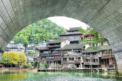 Zhangjiajie: Furong & Fenghuang 2-Day Tour with Boat Ride Small Group (4 people)