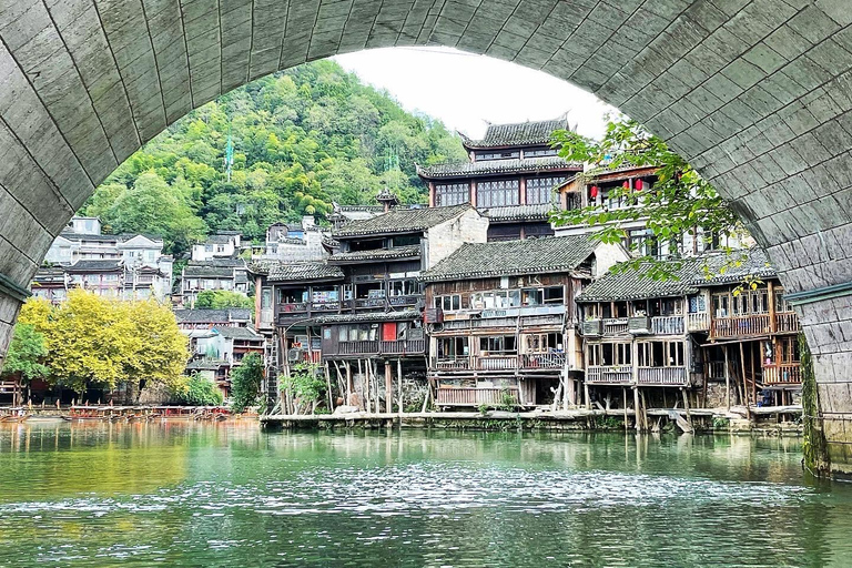 Zhangjiajie: Furong & Fenghuang 2-Day Tour with Boat Ride Small Group (4 people)