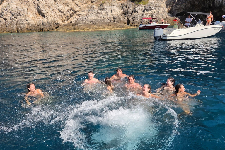 Marina Frapa: tour in barca di 7 grotte con drink e snorkelingMarina Frapa: tour in barca alle 7 grotte con bevande e snorkeling